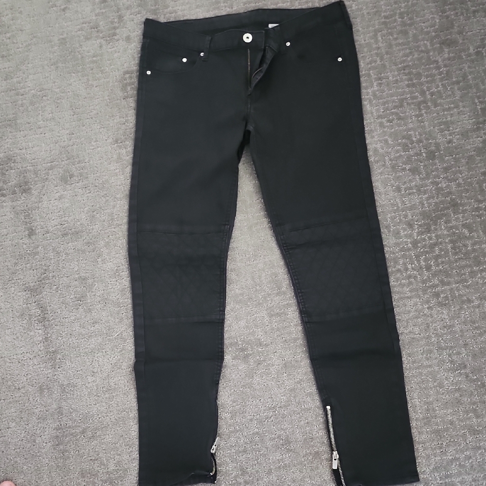 Black Skinny Jeans with Zipper Details